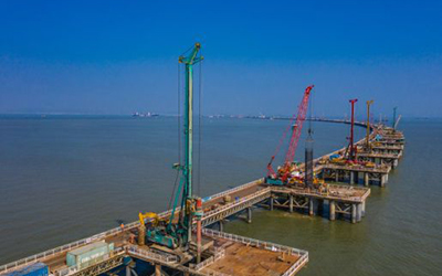 Perforadora rotatoria en una construcción en Indonesia
